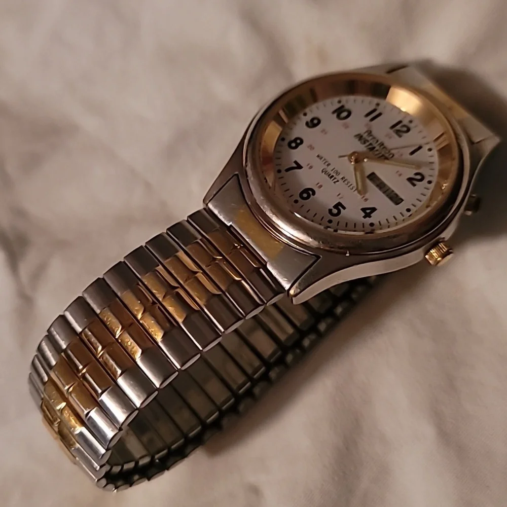 Armitron Instalite White Dial 36mm‎ Day Date 24h Quartz Mens Watch, New Battery